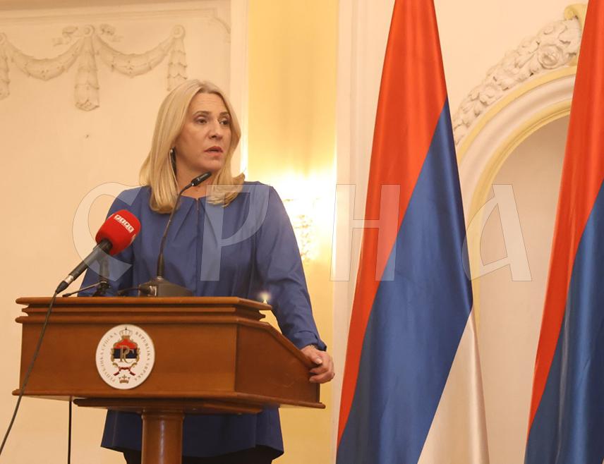 ИСТОЧНО САРАЈЕВО, 11. МАЈА /СРНА/ - Српски члан и предсједавајућа Предсједништва БиХ Жељка Цвијановић, поводом 12. маја – Дана Војске Републике Српске, упутила је честитку команданту Tрећег пјешадијског /Република Српска/ пука Оружаних снага БиХ бригадиру Горану Максимовићу, припадницима пука, као и некадашњим припадницима Војске Републике Српске.