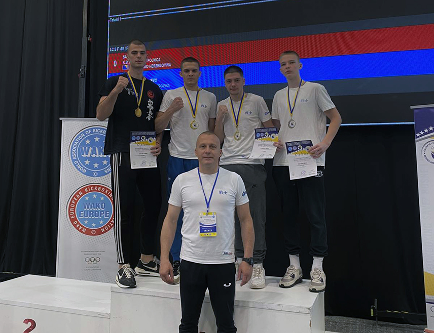 БИЈЕЉИНА, 12. МАЈА /СРНА/ - Чланови Клуба борилачких спортова "ТРБ" из Бијељине освојили су три златне и једну сребрну медаљу на првенству БиХ у кик-боксу, које је протеклог викенда одржано у Градачци.