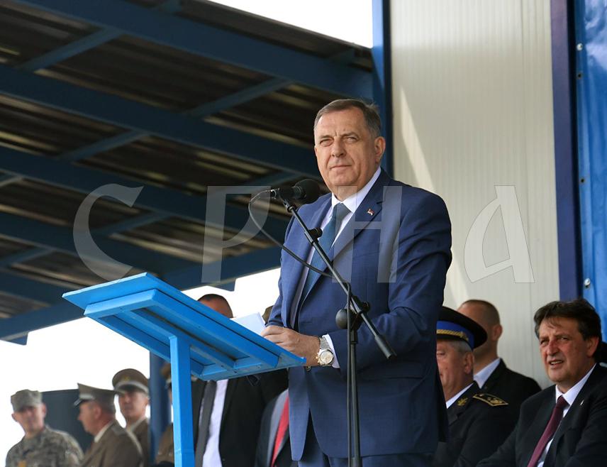 BANJA LUKA, MAY 12 /SRNA/ - The President of Republika Srpska Milorad Dodik says the Republika Srpska Army was honorable and people's, and that the Third Republika Srpska Regiment of the Armed Forces not only inherits its tradition, but also must listen to the calls Republika Srpska and the people would ever make.