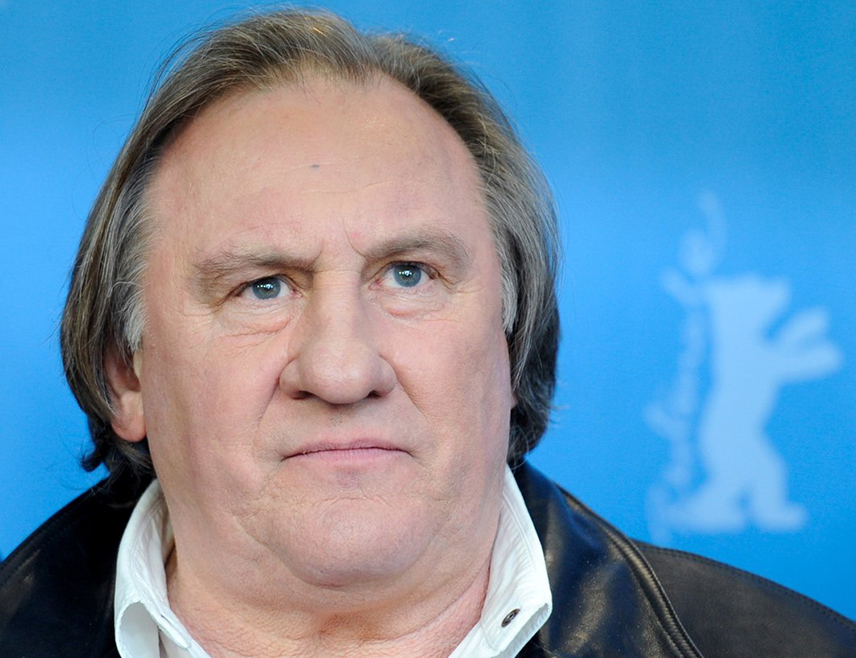 ПАРИЗ, 13. МАЈА /СРНА/ - Француски глумац Жерар Депардје осуђен је на 18 мјесеци условно због сексуалног напада за који су га оптужиле двије жене, јавља Ројтерс.