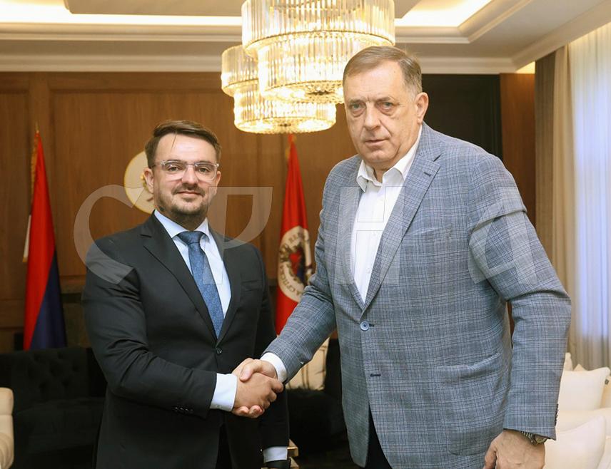 БАЊАЛУКА, 15. МАЈА /СРНА/ - Предсједник Републике Српске Милорад Додик разговарао је са потпредсједником из реда хрватског народа Давором Прањићем и истакао да су сагласни да су дијалог политичких представника три конститутивна народа једино рјешење да се очува дејтонска БиХ, и то без међународног интервенционизма.