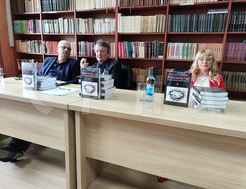 БРАТУНАЦ, 15. МАЈА /СРНА/ - Двије књиге о страдању српског народа у Независној Држави Хрватској /НДХ/ током Другог свјетског рата под називом "Српски народ у НДХ" /нестајање под крижом, маљом и петокраком/ аутора историчара Вељка Ђурића Мишине вечерас су представљене у Народној библиотеци Братунац.