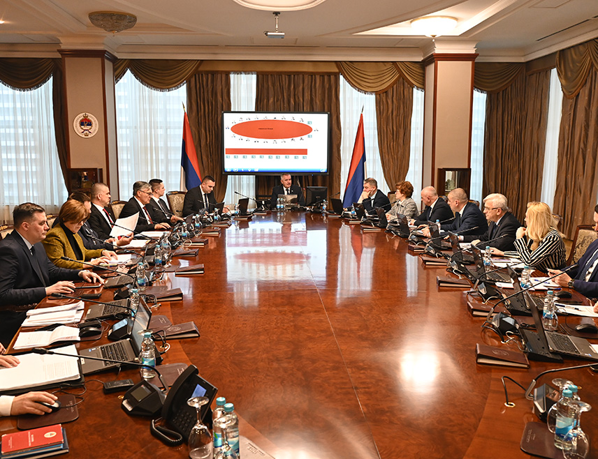 БАЊАЛУКА, 16. МАЈА /СРНА/ - Влада Републике Српске разматраће на сједници, која је у току, информацију о закључивању посебног колективног уговора за запослене у области социјалне заштите Републике Српске.