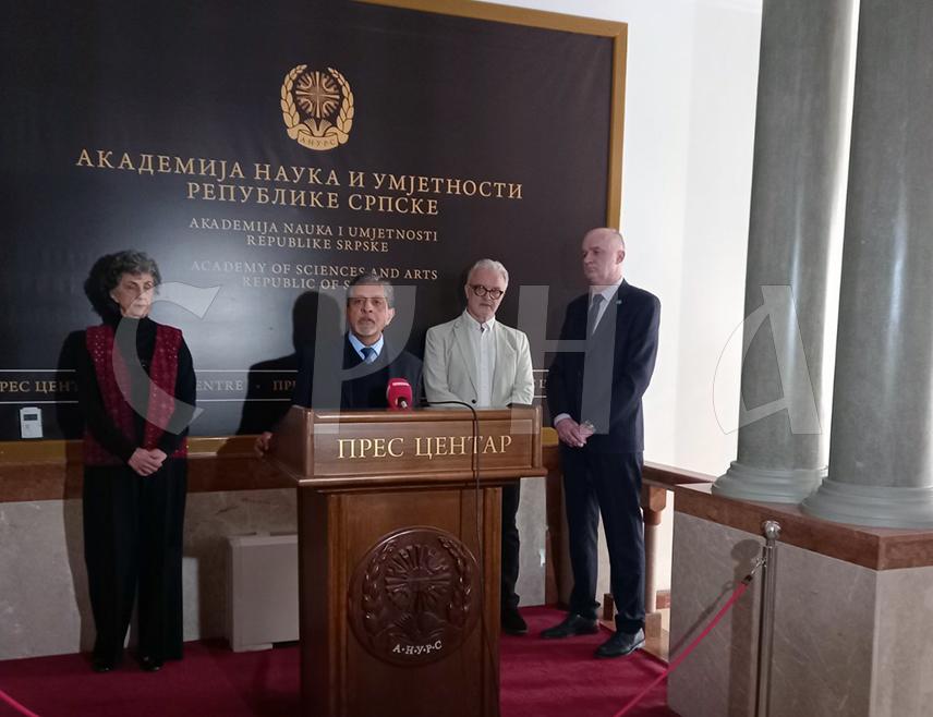 БАЊАЛУКА, 16. МАЈА /СРНА/ - Савремене методе лијечења који подразумијевају циљане терапије околошких пацијената у гинекологији, не само да су продужиле животни вијек обољелих жена, већ су многе и трајно излијечење, рекао је консултант за гинеколошку патологију из Оксфорда Санџив Малек.