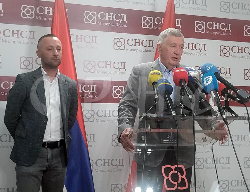 БАЊАЛУКА, 16. МАЈА /СРНА/ - Посланик СНСД-а у Парламентарној скупштини БиХ Небојша Радмановић рекао је да је СНСД увијек за разговор и договор, али није странка којој се можете наређивати.