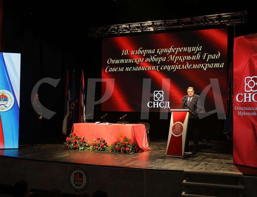 МРКОЊИЋ ГРАД, 16. МАЈА /СРНА/ - Предсједник СНСД-а Милорад Додик рекао је данас у Мркоњић Граду да постоји могућност да ова локална заједница добије статус града и обећао заједнички рад за ову локалну заједницу.