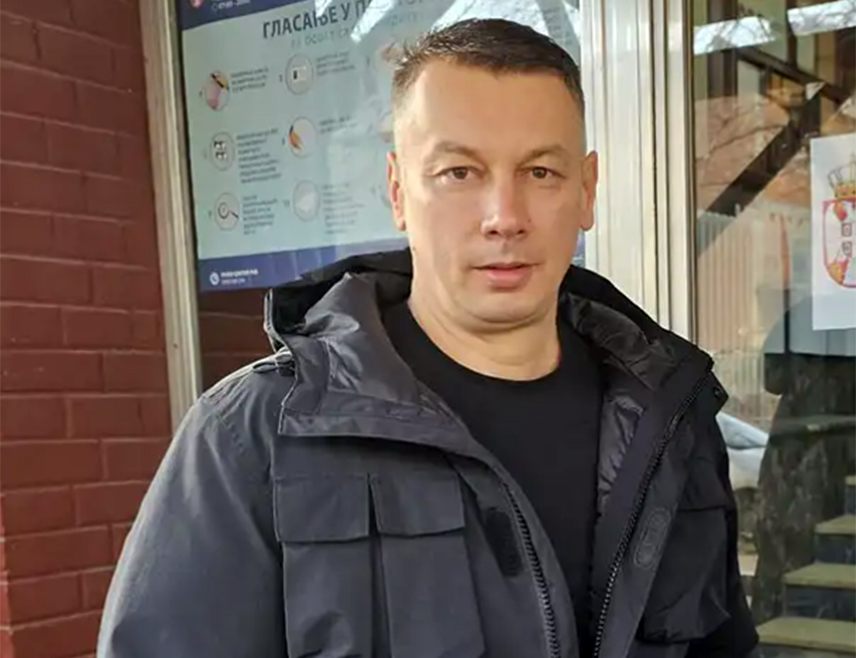 ИСТОЧНО САРАЈЕВО, 25. МАЈА /СРНА/ - Бивши министар безбједности у Савјету министара Ненад Нешић напустио је притворску јединицу Завода за извршење кривичних санкција у Војковићима, рекао је Срни директор Завода Синиша Перковић.