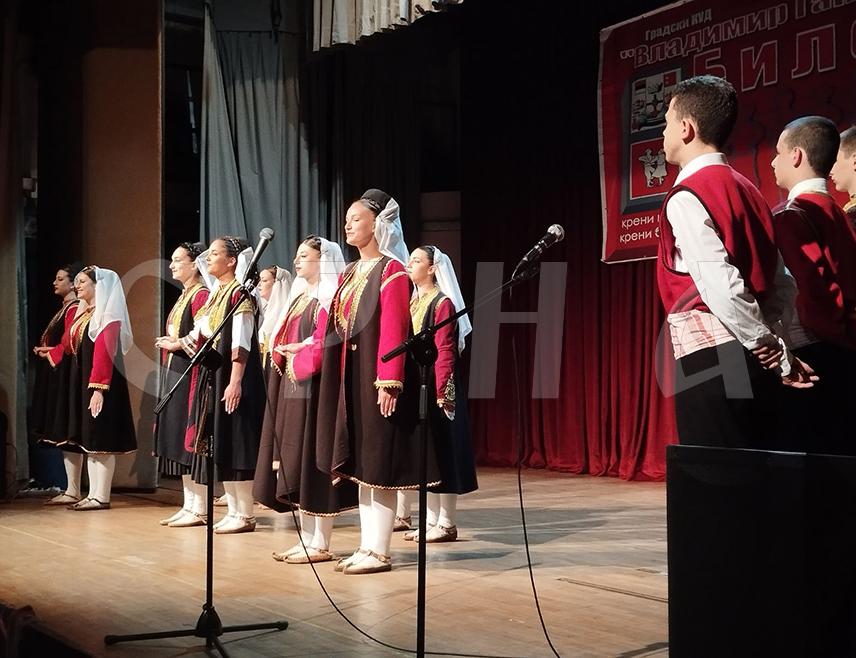 BILEĆA, MAY 17 /SRNA/ - The City Cultural and Artistic Society /GKUD/ "Vladimir Gaćinović" from Bileća held a concert on Saturday evening to mark the 90th anniversary of the society’s existence, thereby launching the event "Cultural Summer in Bileća."