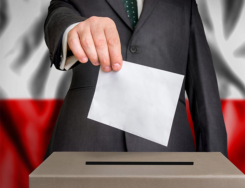 ВАРШАВА, 18. МАЈА /СРНА/ - У Пољској се данас одржава први круг предсједничких избора на којима око 29 милиона гласача бира између 13 кандидата, од којих су двије жене.