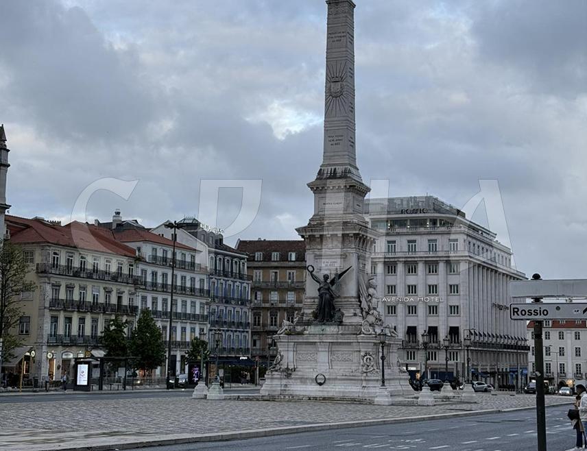 ЛИСАБОН, 18. МАЈА /СРНА-Ројтерс/ - Грађани Португалије данас излазе на ванредне парламентарне изборе, треће у посљедње три године, након што је премијер Луис Монтенегро поднио оставку због спора око сукоба интереса.
