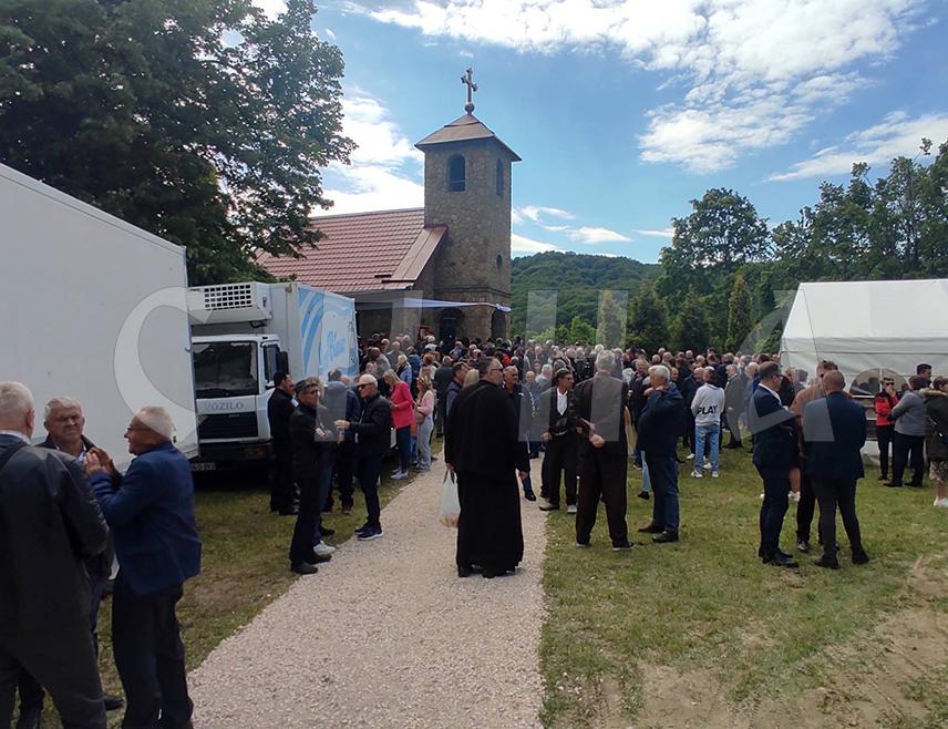 ЛОПАРЕ, 18. МАЈА /СРНА/ - Његово високопреосвештенство митрополит зворничко-тузлански Фотије освештао је данас обновљени манастир Рожањ на планини Мајевици, чији је храм посвећен Светом пророку Јеремији.