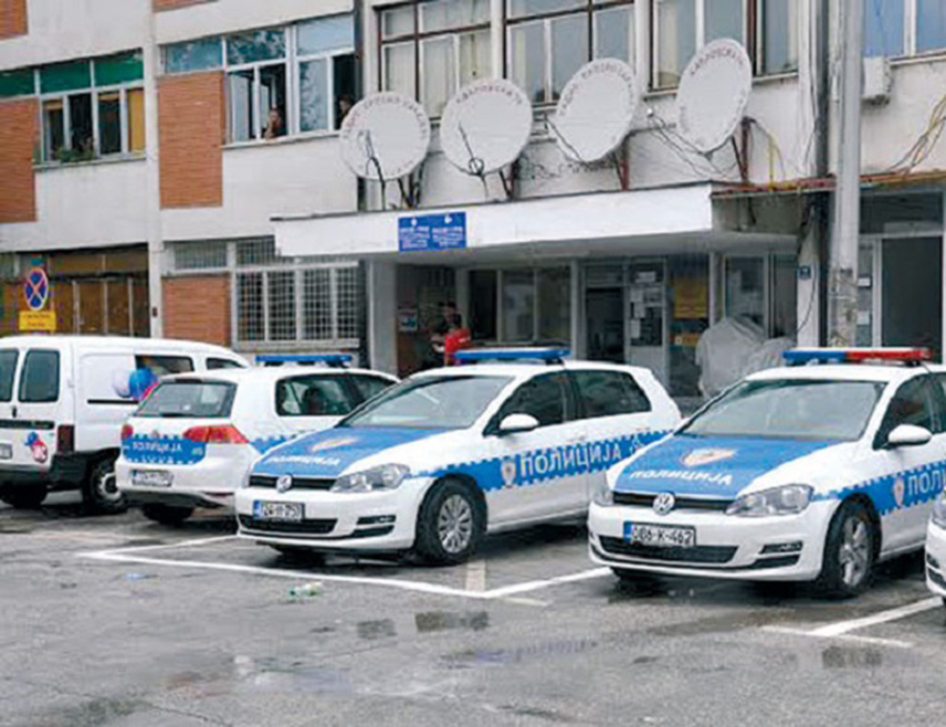 ИСТОЧНО САРАЈЕВО, 19. МАЈА /СРНА/ - Полиција на Сокоцу ухапсила је мушкарца чији су иницијали Д.Г. осумњиченог да је у угоститељском објекту на Сокоцу вербално, а затим и физички напао лице Н.В, упутивши му озбиљне пријетње.