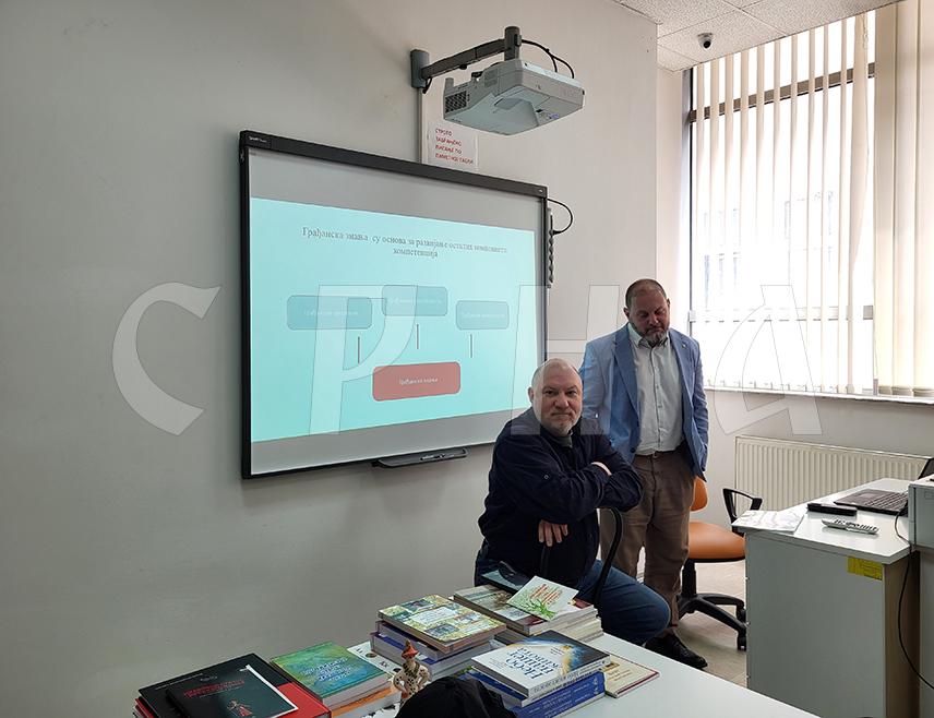 ПАЛЕ, 19. МАЈА /СРНА/ - Свијет је ушао у нову реалност која отвара додатне могућности за Републику Српску, рекао је данас директор московског Центра за анализу стратегија и технологија Руслан Пухов.