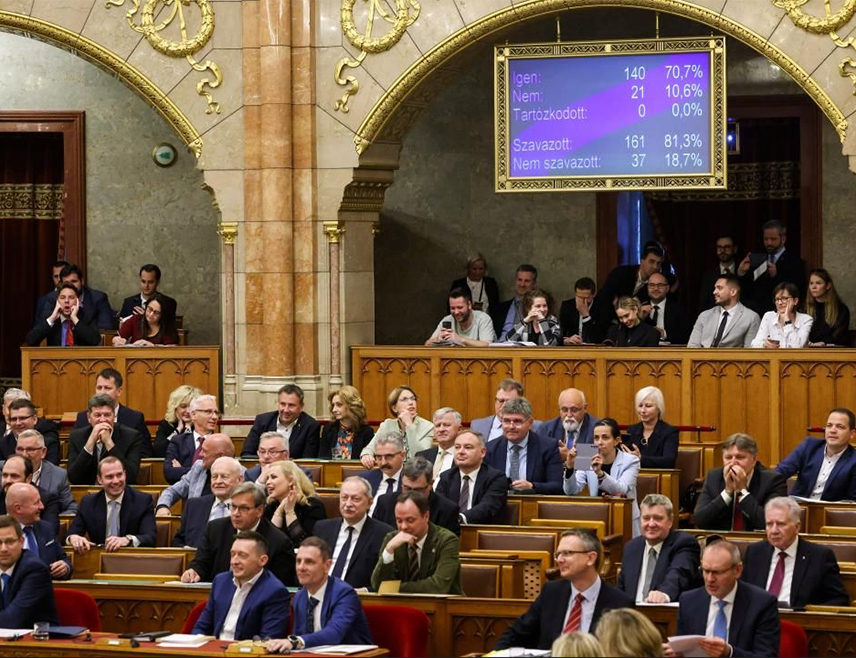 БУДИМПЕШТА, 20. МАЈА /СРНА/ - Парламент Мађарске усвојио је у коначном гласању закон о иступању из система Међународног кривичног суда /МКС/, објављено је на интернет страници парламента.