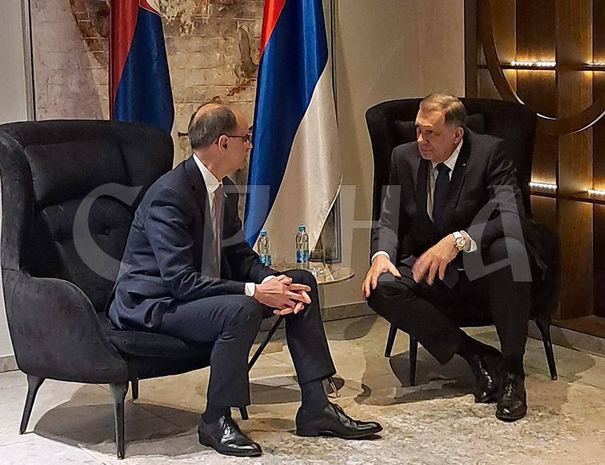 ЈАХОРИНА, 20. МАЈА /СРНА/ - Састанак предсједника Републике Српске Милорада Додика и предсједника Србије Ђура Мацута почео је на Јахорини.