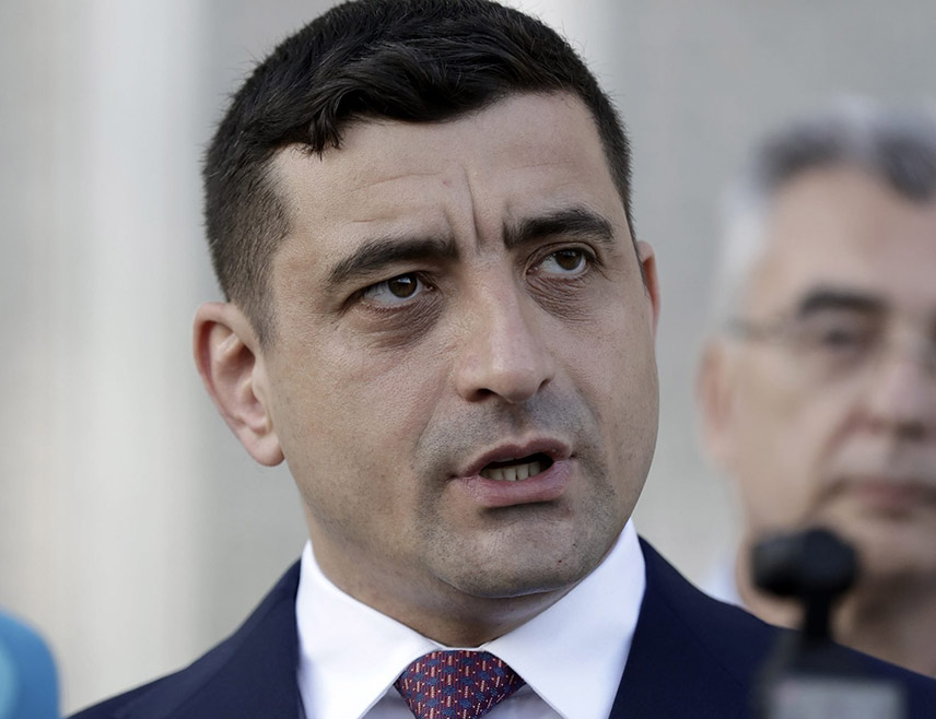 БУКУРЕШТ, 20. МАЈА /СРНА/ - Лидер Савеза за јединство Румуна Ђорђе Симион, који је изгубио на поновљеним предсједничким изборима, затражио је од Уставног суда да поништи изборне резултате, јер су страно мијешање и координисане манипулације утицали на исход.