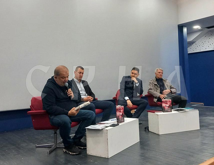 TРЕБИЊЕ, 21. МАЈА /СРНА/ - У Tребињу је вечерас промовисана књига "К'о ружан сан, задњи пут погледајте град" историчара Предраг Лозе која говори о злодјелима почињеним над српским народом на подручју Херцеговине, те у логорима у Хрватској.