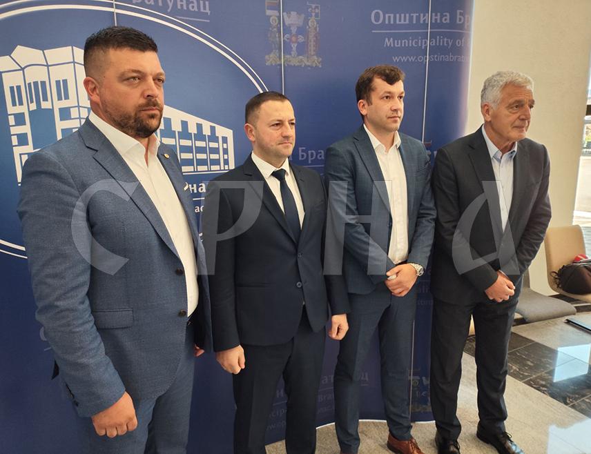 БРАТУНАЦ, 22. МАЈА /СРНА/ - Начелник Сектора за ванредне ситуације МУП-а Србије Лука Чаушић рекао је данас у Братунцу да ће Србија увијек бити ту да пружи сву могућу помоћ уколико буде потребна Републици Српској, као и претходних година.