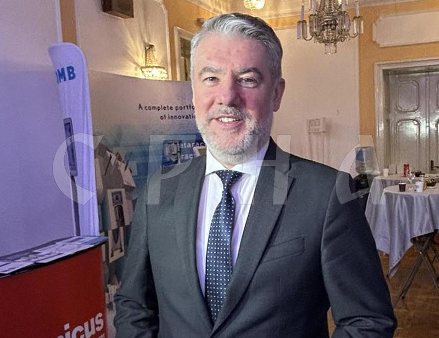 БАЊАЛУКА, 22. МАЈА /СРНА/ - Министарство здравља и социјалне заштите Републике Српске даје пуну подршку активностима Удружења офталмолога Српске које се односе на превенцију различитих врста офталмолошких обољења код дјеце, прије свега код новорођенчади, изјавио је ресорни министар Ален Шеранић.