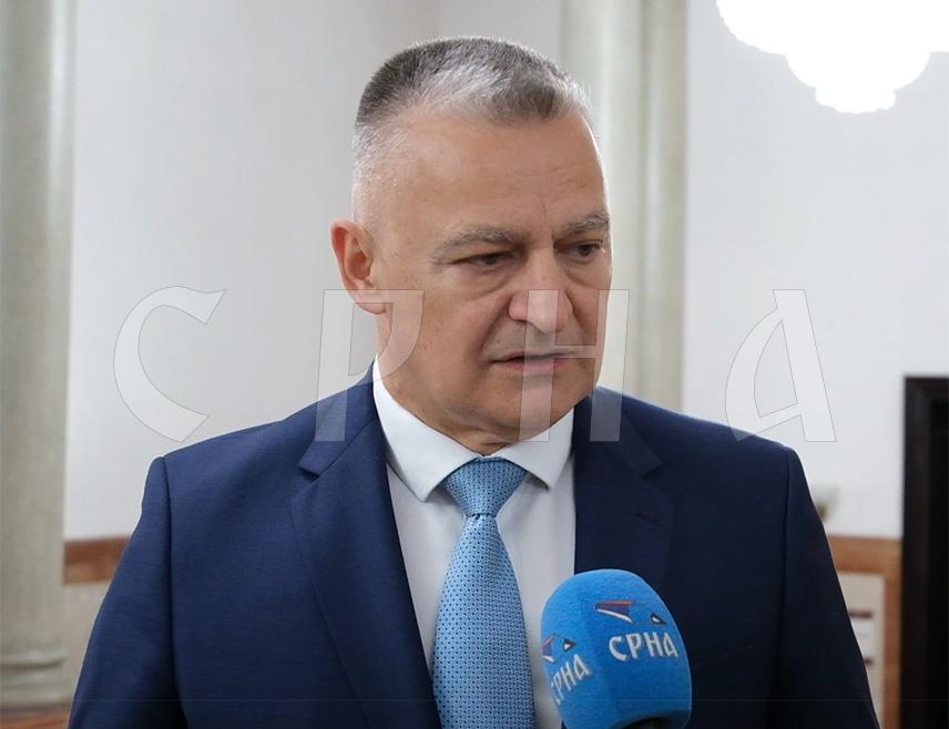 БАЊАЛУКА, 24. МАЈА /СРНА/ - Декан Медицинског факултета Универзитета у Бањалуци Ранко Шкрбић изјавио је Срни да су руски Универзитет Сиријус и Институт "Гамалеја" изразили спремност да Република Српска буде укључена у процес испитивања нове руске вакцине против меланома, као и да је ријеч о новом приступу лијечења.