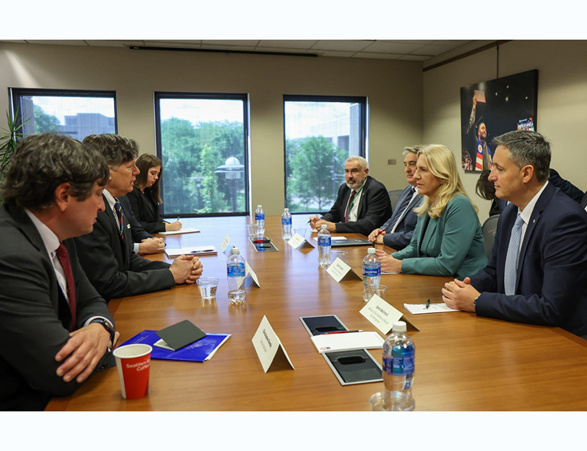 DAYTON, MAY 23 /SRNA/ - The Serb member and Chairwoman of the BiH Presidency, Željka Cvijanović, expressed full agreement today in Dayton with U.S. Deputy Secretary of State Christopher Landau that domestic institutions should assume responsibility for all processes in BiH, and that solutions must be the result of domestic political agreements.