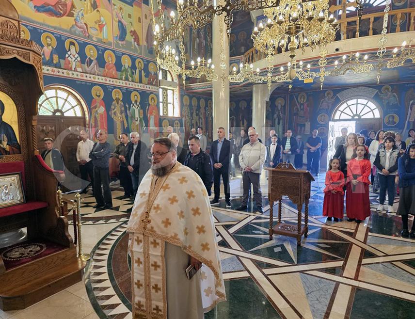 УГЉЕВИК, 24. МАЈА /СРНА/ - У Храму Преподобне мати Параскеве у Угљевику данас је служена литургија и одржана духовна академија у храмовној порти у част Светих Ћирила и Методија, твораца првог словенског писма - глагољице.