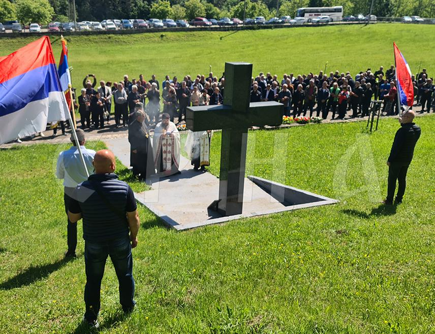 ПЕТРОВО, 24. MАJА /СРНА/ - Друга озренска лака пјешадијска бригада ВРС спријечила је уништење српског становништва и тако испунила приоритетни задатак који није био нимало лак с обзиром на њен стратешки значај у одбрани Озрена од домаћих непријатеља, муџахедина и НАТО-а, истакнуто је на обиљежавању Дана бригаде у Петрову.