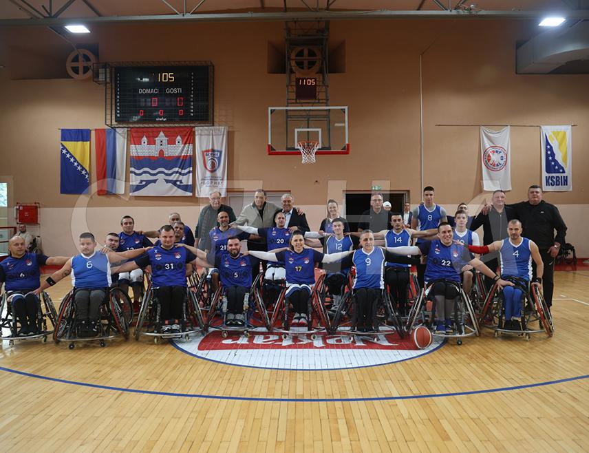 БАЊАЛУКА, 24. МАЈА /СРНА/ - У Бањалуци је у току дерби кола Премијер лиге БиХ гдје играју Кошаркашки клуб инвалида "Врбас" и Клуб кошарке у колицима "Бијељина", а мечу приствује и предсједник Републике Српске Милорад Додик.