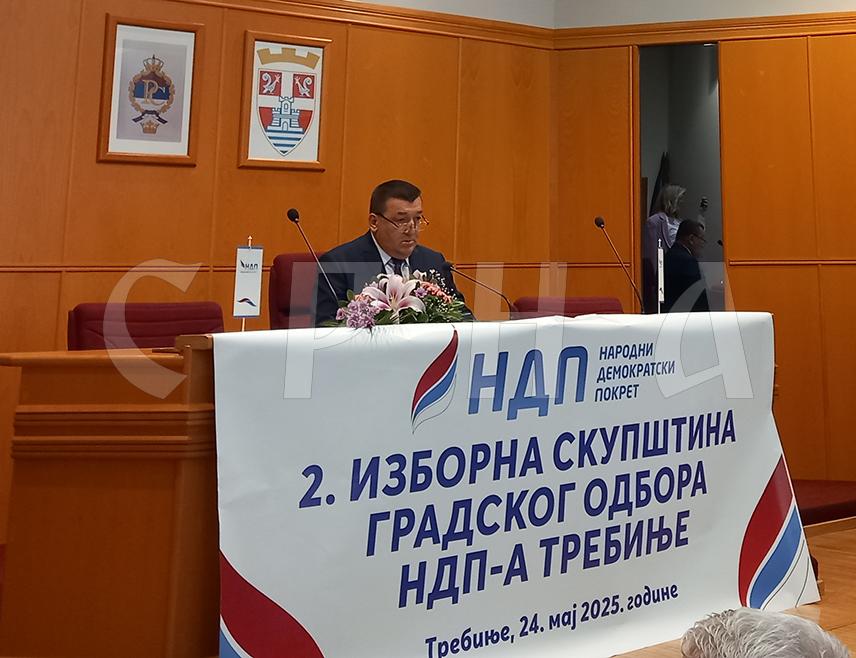 ТРЕБИЊЕ, 24. МАЈА /СРНА/ - Ненад Кандић изабран је данас за новог предсједника Градског одбора Народног демократског покрета /НДП/ у Требињу.