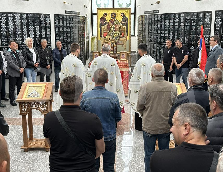 ИСТОЧНО НОВО САРАЈЕВО, 24. МАЈА /СРНА/ - Дан Четвртог батаљона Војне полиције Сарајевско-романијског корпуса, јединице која је била мобилна за све врсте задатака, а велики број њених бораца је одликован, обиљежен је данас у Источном Сарајеву.