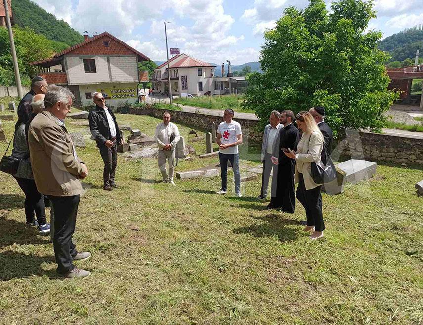 ЗВОРНИК, 25. МАЈА /СРНА/ - На Јеврејском гробљу у Зворнику данас је одата почаст Јеврејима из овог града који су страдали у Другом свјетском рату.