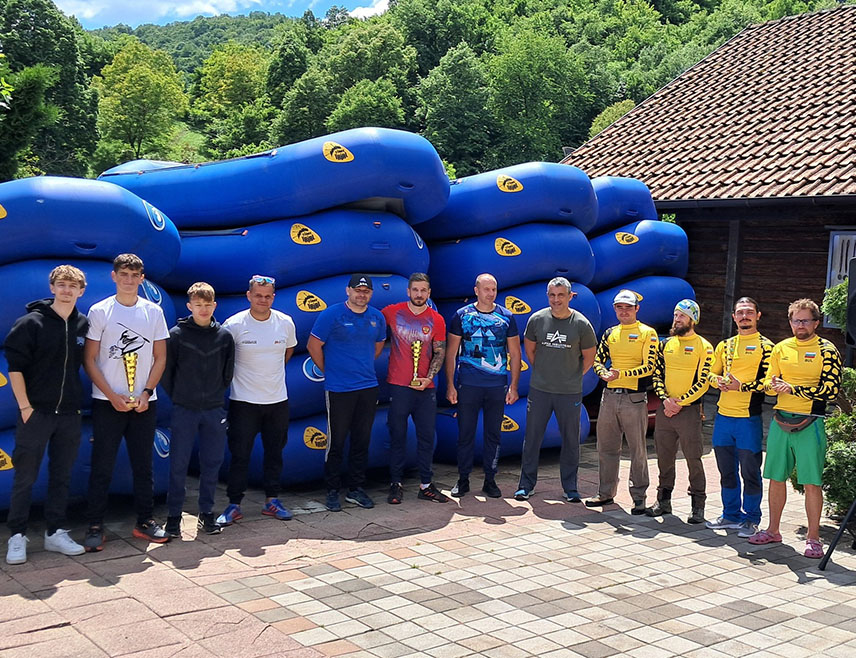 БАЊАЛУКА, 25. МАЈА /СРНА/ - Прва посада бањалучког Дајак клуба тријумфовала је у генералном поретку Еврокуп такмичења "Меморијал Бранка Штулић", које је овог викенда одржано на ријеци Врбас.