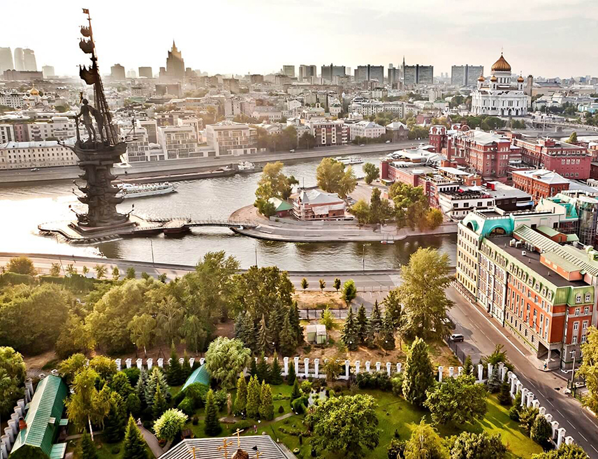 МОСКВА, 25. МАЈА /СРНА/ - У Москви је данас и сутра на снази наранџасти метеоаларм, односно упозорење на велике врућине, саопштено је из Руског хидрометеоролошког центра.
