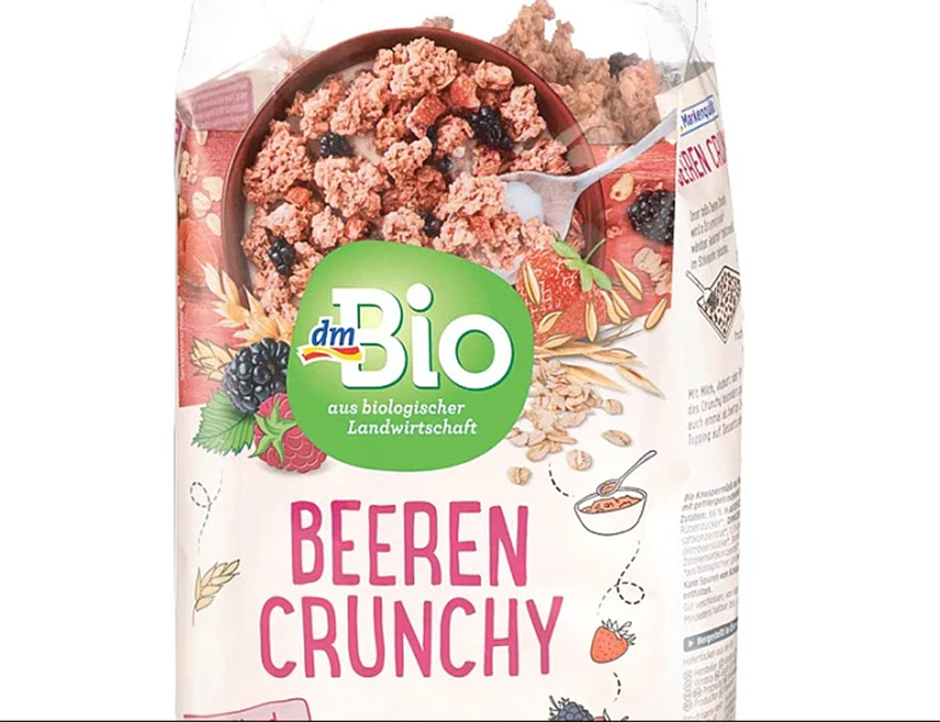 САРАЈЕВО, 25. МАЈА /СРНА/ - Трговачки ланас "ДМ" из продаје повлачи производ "дмБио хрскаве пахуљице, бобичасто воће" од 500 грама јер назнаке о алергенима нису поуздане, а купце који су већ купили позвао је да их врате у њихову најближу продавницу.