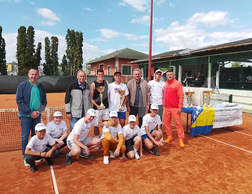 БРЧКО, 25. МАЈА /СРНА/ - Тенисер из Србије Душан Обрадовић побједник је 21. Међународног тениског турнира из серије ИTФ 15 "Брчко опен 2025", који је данас завршен у дистрикту.