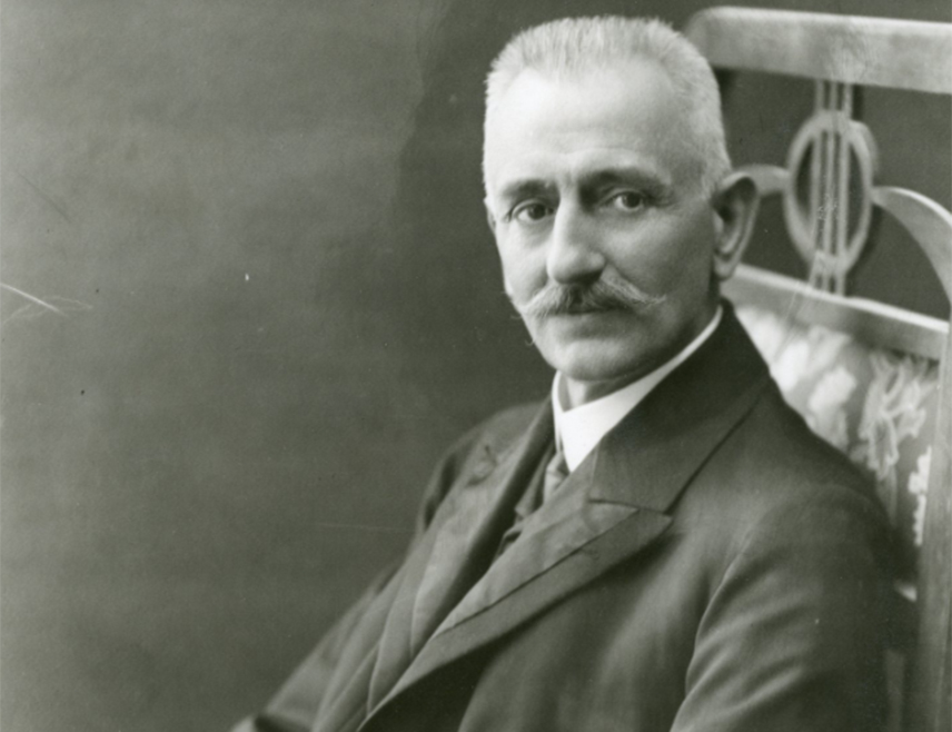 БИЈЕЉИНА, 26. МАЈА /СРНА/ - Српски пјесник Алекса Шантић /1868-1924/, аутор антологијских пјесама "Остајте овдје", "Емина", "Вече на шкољу", "Не вјеруј" и "Претпразничко вече" рођен је 27. маја 1868. године.