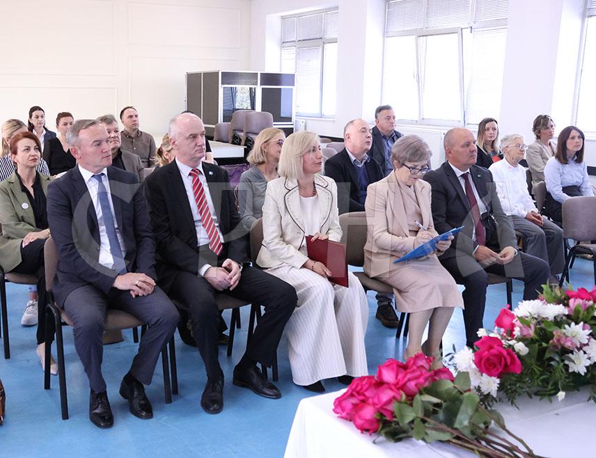 БАЊАЛУКА, 26. МАЈА /СРНА/ - Декан Филолошког факултета Универзитета у Бањалуци Биљана Бабић рекла је да ова високошколска установа наставља да указује на значај филолошких дисциплина у академском и друштвеном контексту Републике Српске, БиХ и региону.