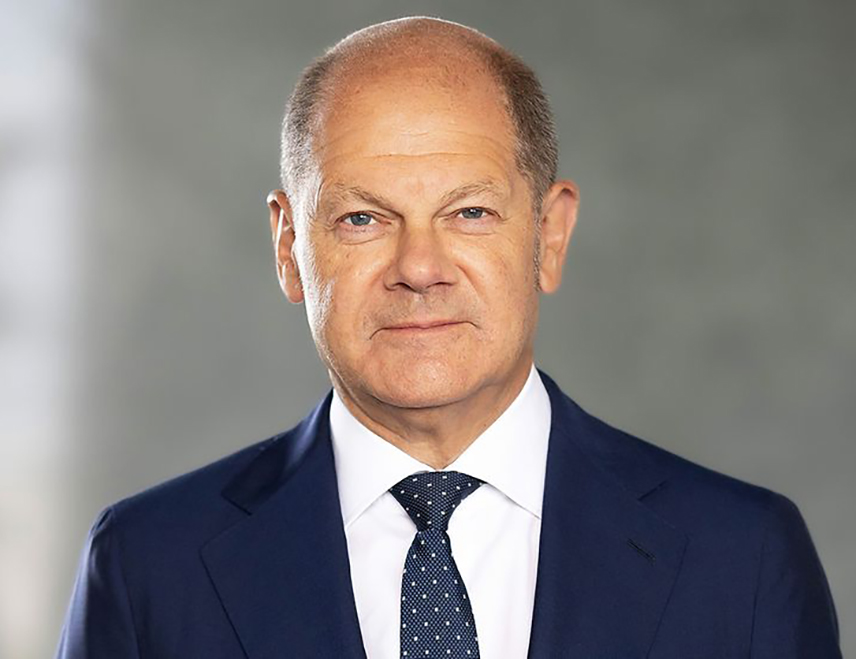 БЕРЛИН, 26. МАЈА /СРНА - РИА Новости/ - Велика Британија, Француска, САД и Њемачка укинуле су ограничења када се ради о домету оружја које се шаље Украјини, изјавио је њемачки канцелар Олаф Шолц.