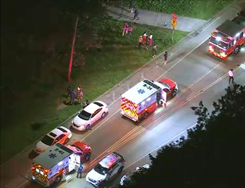 ФИЛАДЕЛФИЈА, 27. МАЈА /СРНА - РИА Новости/ - Најмање двоје људи је убијено, а деветоро је рањено у пуцњави која се догодила у америчком граду Филаделфији, јавила је телевизија ВПВИ.