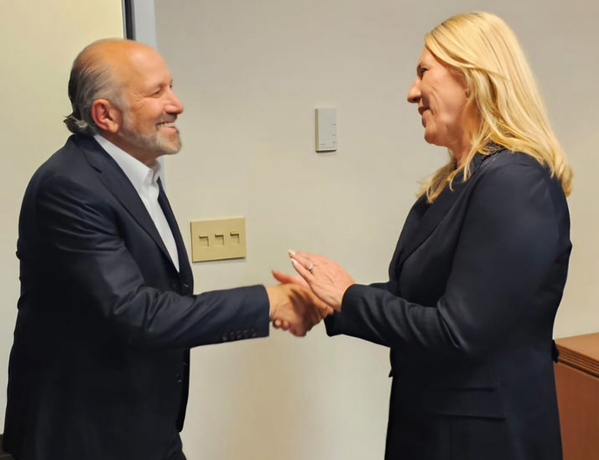 ВАШИНГТОН, 27. МАЈА /СРНА/ - Српски члан и предсједавјућа Предсједништва БиХ Жељка Цвијановић рекла је да је на састанку са секретаром за економију у администрацији америчког предсједника Доналда Трампа, Хавардом Латником договорила да у наредним седмицама заједно раде на обостраном регулисању царинских тарифа.