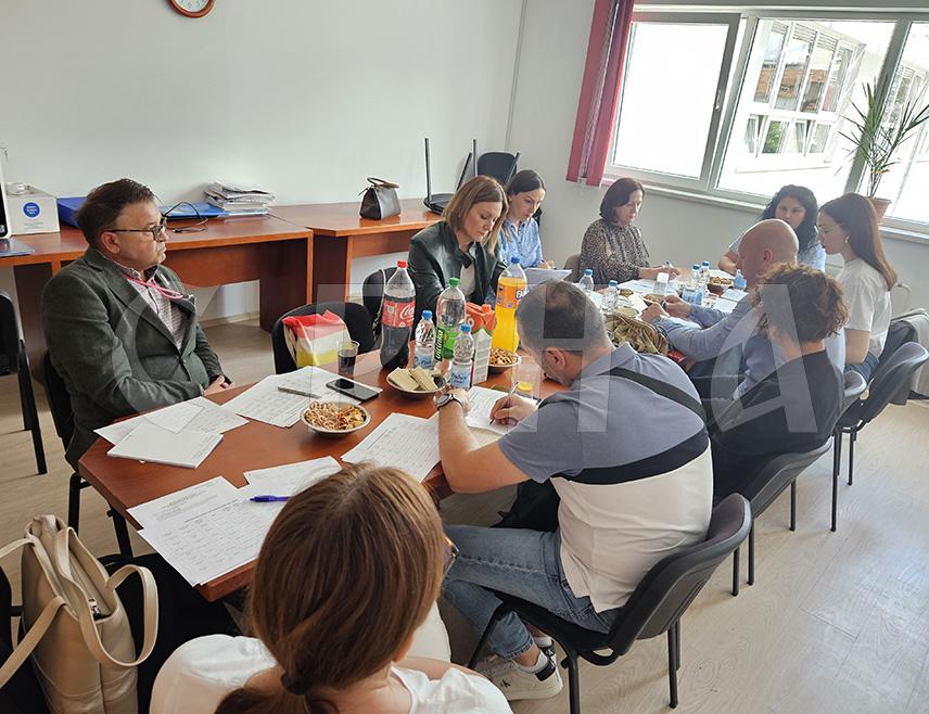 ПРИЈЕДОР, 27. МАЈА /СРНА/ - Центар за социјални рад Приједор предложио је данас суду да за једног починиоца породичног насиља изрекне заштитну мјеру обавезног лијечења од зависности, изјавила је социјални радник у овој установи Ивана Ећим.