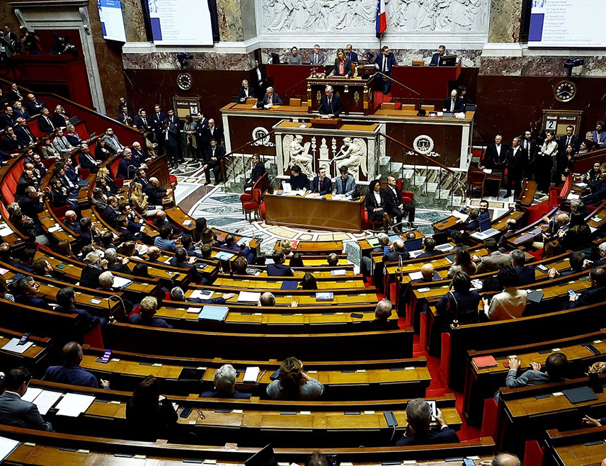 ПАРИЗ, 27. МАЈА /СРНА-Ројтерс/ - Посланици доњег дома француског парламента усвојили су приједлог закона о легализацији асистираног самоубиства, чиме се отвара пут да Француска постане још једна европска земља која дозвољава људима са неизљечивим болестима да окончају свој живот.