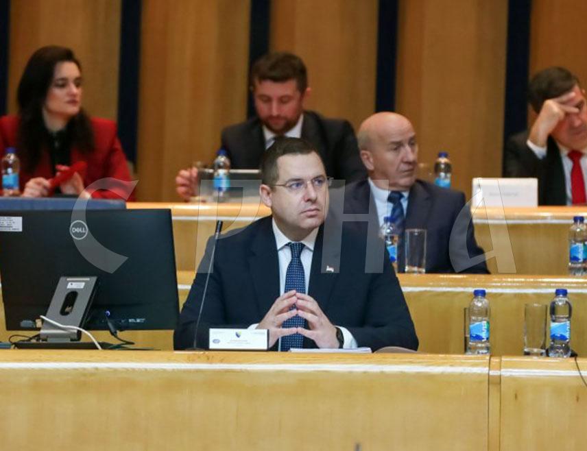 САРАЈЕВО, 29. МАЈА /СРНА/ - Српски делегат у Дому народа Парламентарне скупштине БиХ Радован Ковачевић рекао је данас на сједници Дома народа Парламентарне скупштине БиХ да СНСД у власт нису изабрали ни Бошњаци ни Хрвати, него грађани Републике Српске.