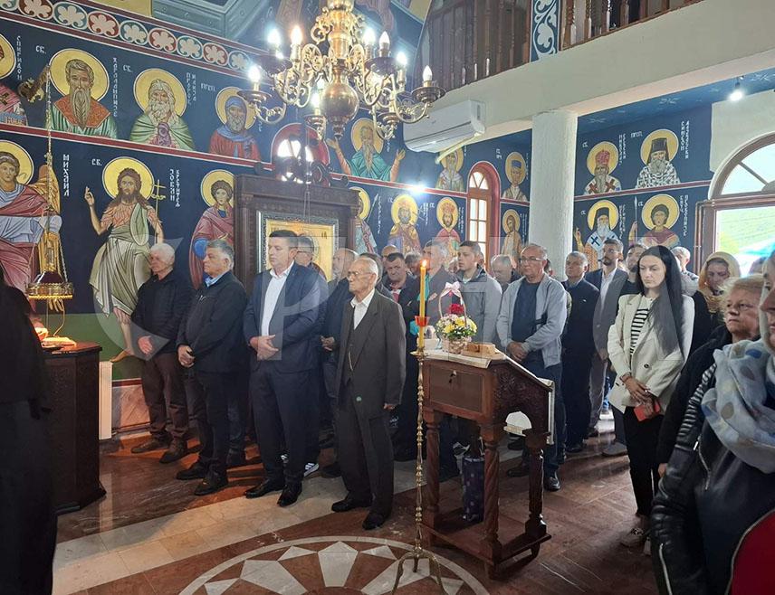 ВИШЕГРАД, 29. МАЈА /СРНА/ - Манастир Вазнесења Господњег у Вардишту код Вишеграда данас је, у присуству бројних вјерника, прославио крсну славу Спасовдан.