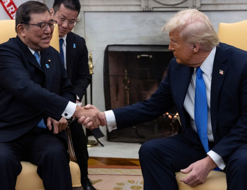 ТОКИО, 29. МАЈА /СРНА-Ројтерс/ - Јапански премијер Шигеру Ишиба изјавио је да је телефонски разговарао о царинским питањима са предсједником САД Доналдом Трампом.