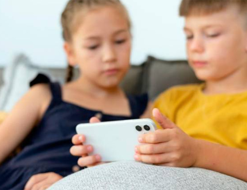 ИСТОЧНО САРАЈЕВО, 1. ЈУНА /СРНА/ - Лоши породични односи, притисак вршњака и хормоналне промјене које прате одрастање могу допринијети повећаној импулсивности и агресивности код младих, а интернетски садржај им показује како да исмијавају трагедије, оцијенио је начелник Центра за ментално здравље у Источном Сарајеву Слободан Ного.