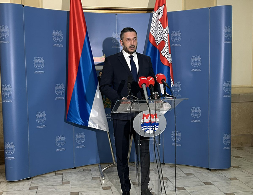 БАЊАЛУКА, 30. МАЈА /СРНА/ - Предсједник Скупштине града Бањалука Љубо Нинковић поручио је да дјеци у Бањалуци неће бити ништа ускраћено, те да градски олимпијски базен неће бити затворен.