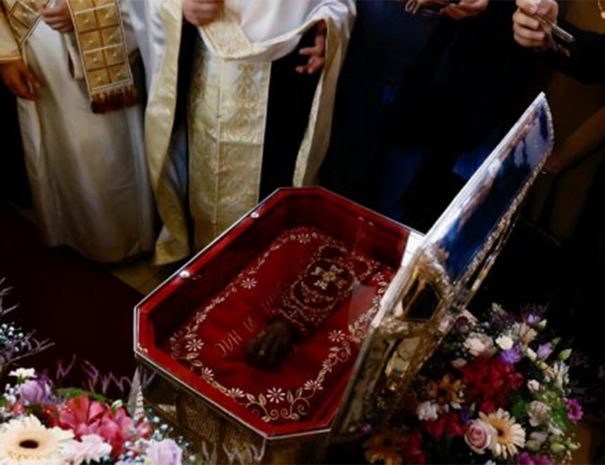 БЕОГРАД, 31. МАЈА /СРНА/ - Рука Светог Саве из манастира Милешеве остаје у Храму на Врачару до Свете Тројице, Духова, 8. јуна, објавила је Српска православна црква.