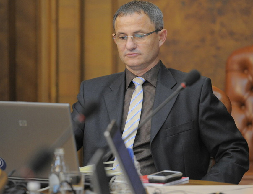 БЕОГРАД, 31. МАЈА /СРНА/ - Министар пољопривреде, шумарства и водопривреде Србије Драган Гламочић најавио је да ће од 1. августа на снагу ступити уредба о декларисању млијечних производа који у себи садрже палмино или нека друга биљна уља, с циљем заштите потрошача.