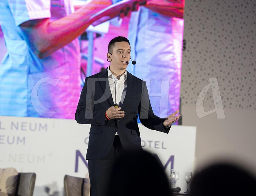 НЕУМ, 31. МАЈА /СРНА/ - Квалитетан, свеобухватан и хармоничан рад људских ресурса у здравству неопходан је да би се обезбиједила најквалитенија здравствена заштита пацијентима, рекао је Срни главни медицински техничар Дома здравља Челинац Иван Савичић.